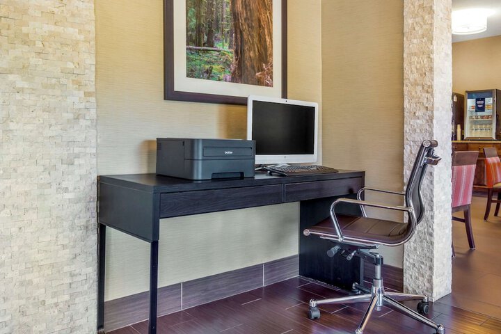 Business Center 28 of 28