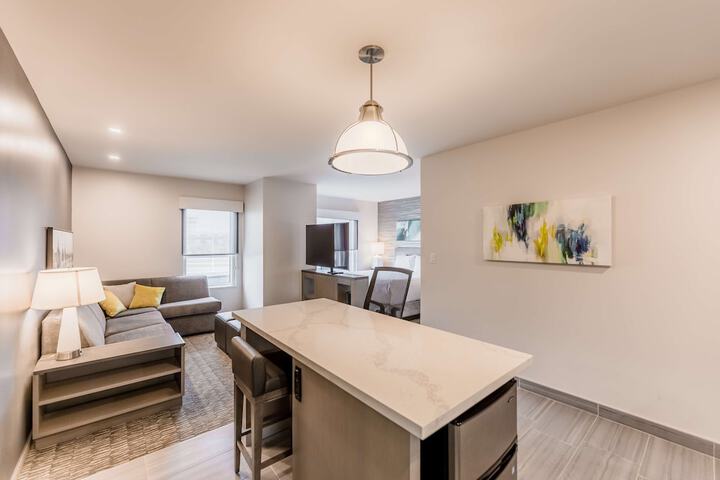 Hyatt House Winnipeg-South / Outlet Collection