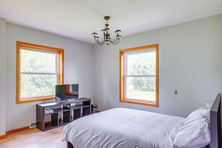 Pet-friendly New Berlin Retreat w / Patio & Yard!