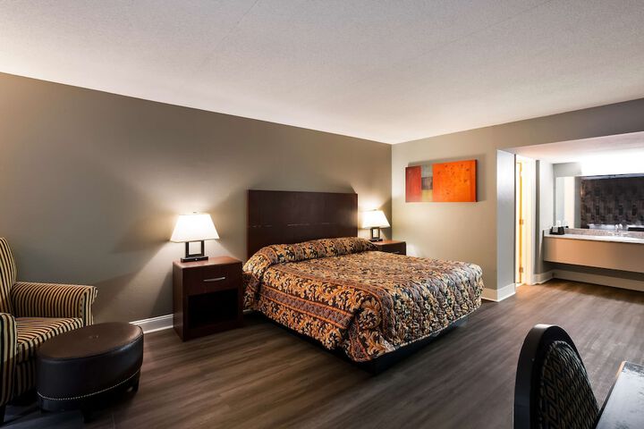 Room 10 of 30