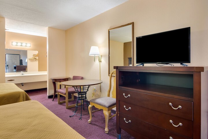 Room 25 of 34
