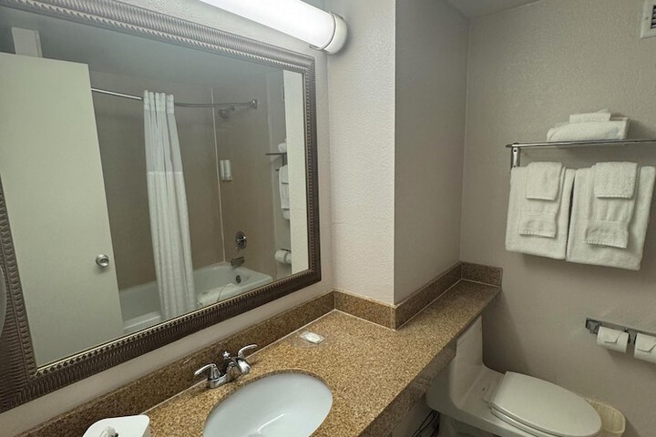 Clarion Inn & Suites Miami International Airport