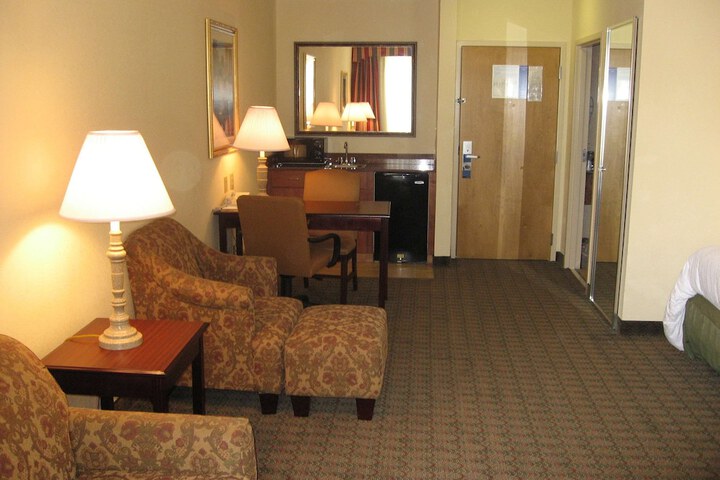 Room 33 of 48
