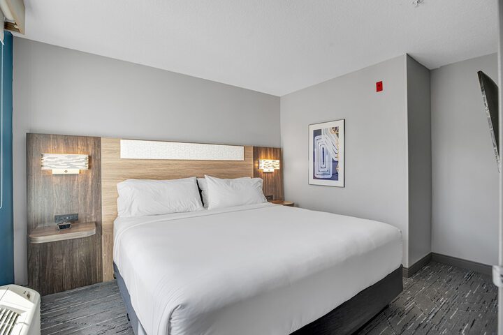 Room 72 of 120