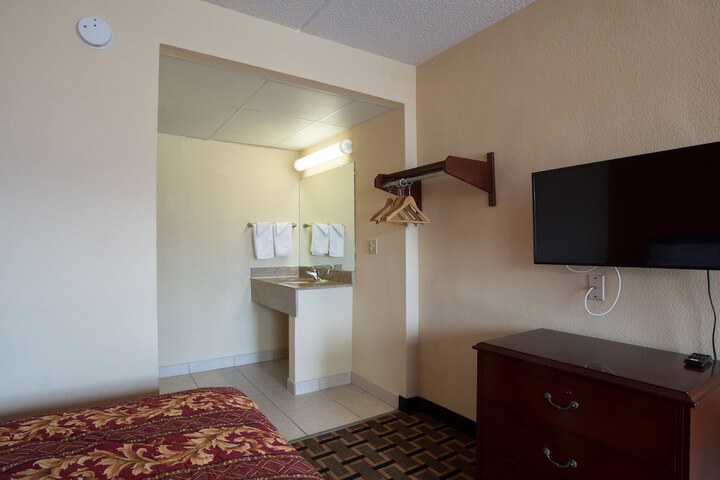 Room 28 of 46