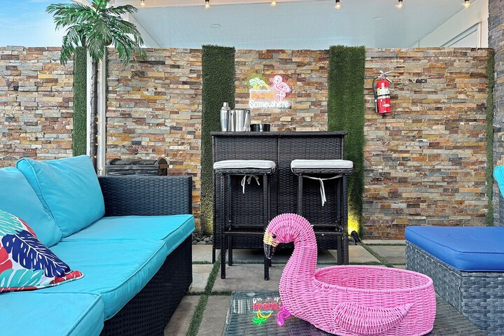 Experience Luna Sky! 65 TV Bar BBQ go FL Keys
