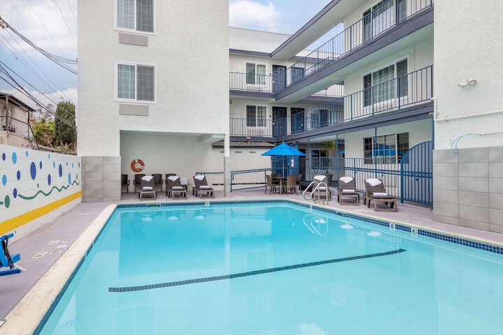 Pool 10 of 136