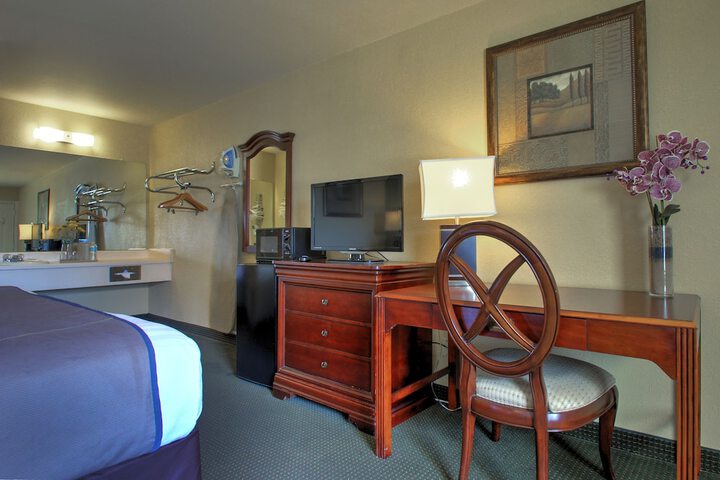 Room 9 of 27