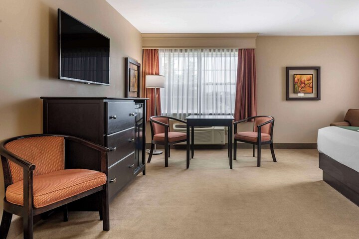Room 32 of 50