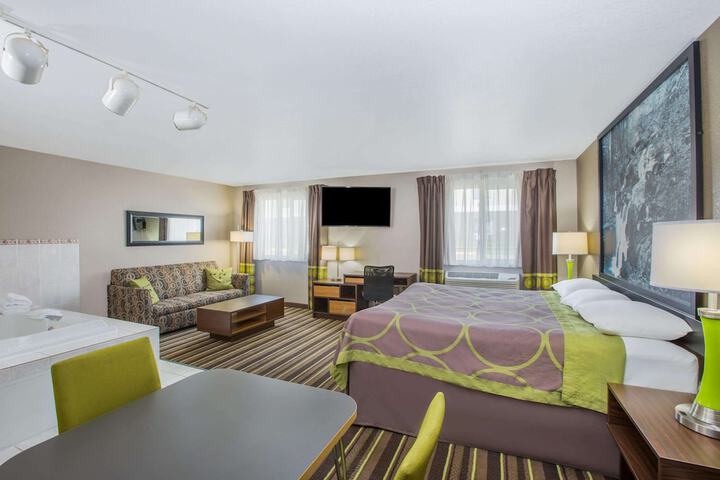 Super 8 by Wyndham Brookings