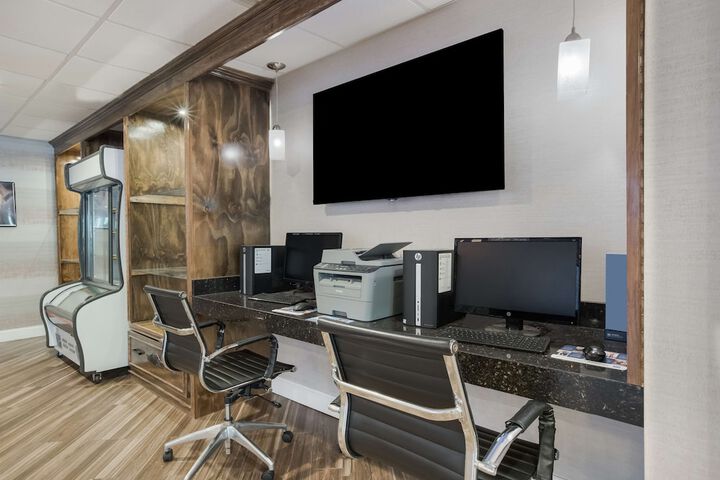 Business Center 47 of 49