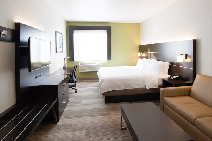 Holiday Inn Express & Suites Worthington by IHG