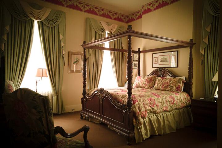 Room 49 of 142