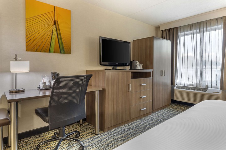 Room 22 of 39