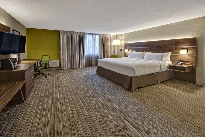 Room 10 of 29