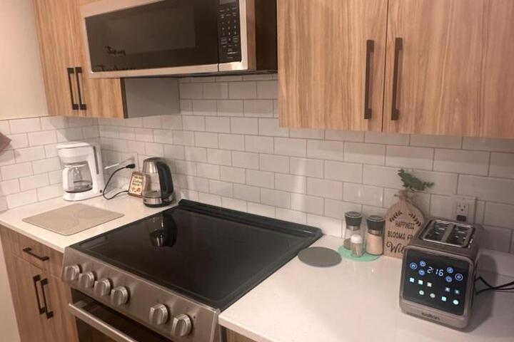 Victorias Family Oceanside Retreat brand new 2br basement