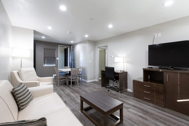 Room 28 of 35
