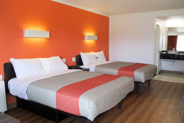 Room 21 of 35