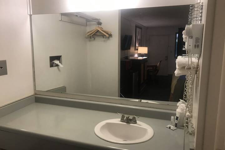 Travelers Inn & Suites