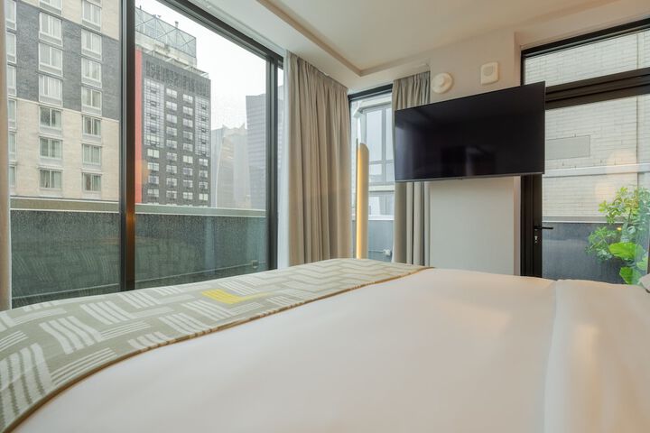 Room 46 of 94
