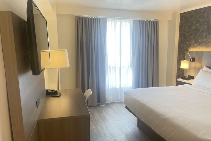 Room 28 of 43