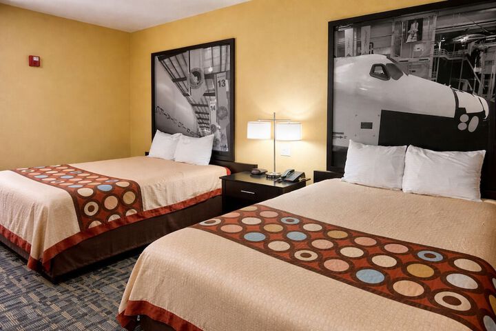 Super 8 by Wyndham Pasadena