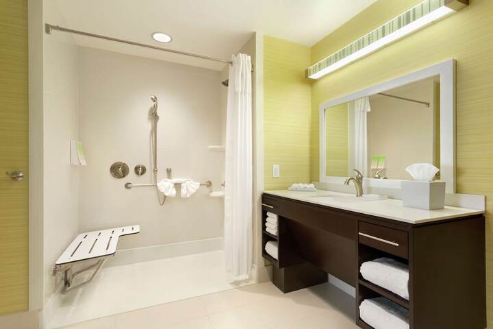 Room 11 of 25