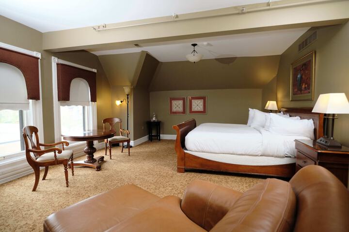 Room 170 of 185