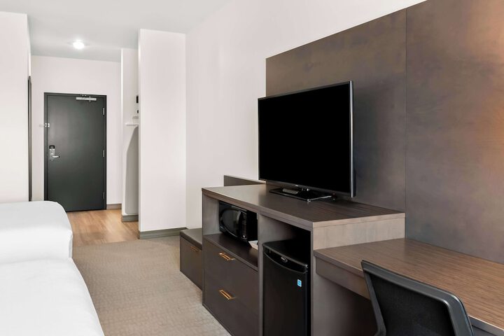 Room 13 of 75