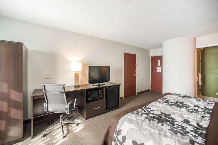 Room 18 of 38