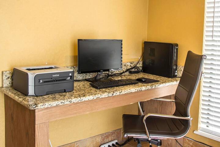 Business Center 35 of 35