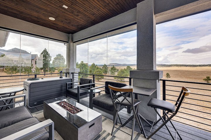 Spacious Southern Colorado Home w / Mountain Views