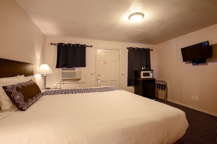 Room 13 of 23