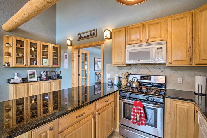 Grand Jefferson Home w / Stunning Mtn Views!
