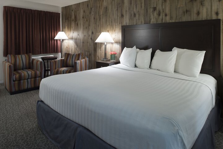 Room 32 of 65