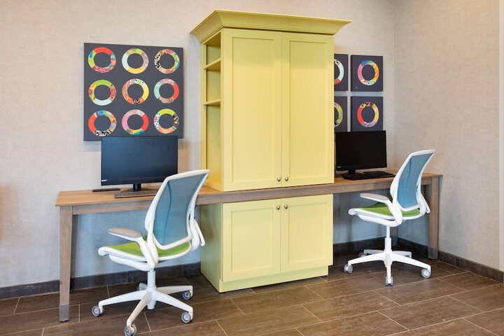Business Center 69 of 70
