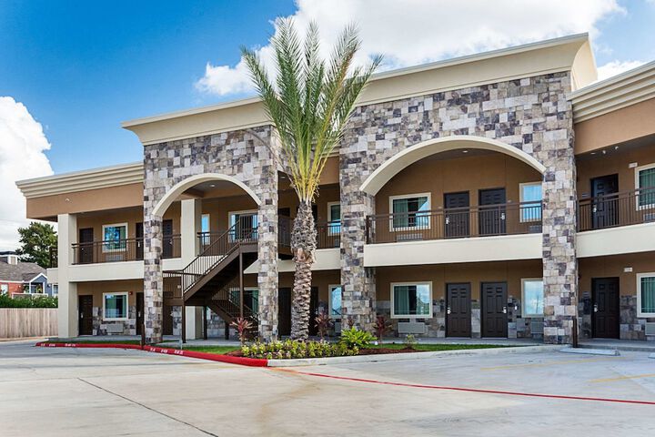 Hotel 4 of 25
