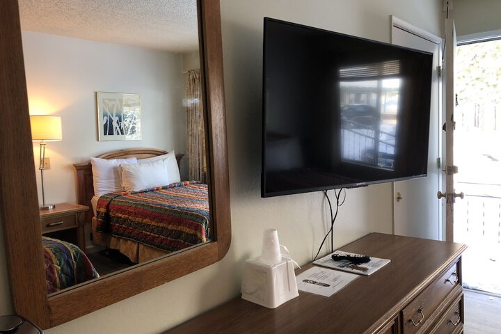 Cedar Inn & Suites