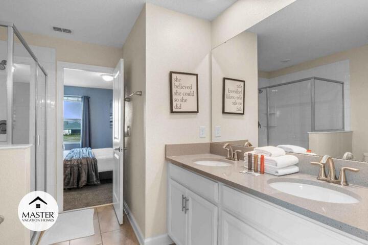 Bedrooms 5 Bathrooms Storey Lake 2885 SC