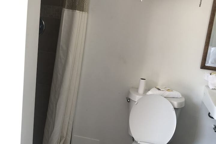 Room 17 of 46