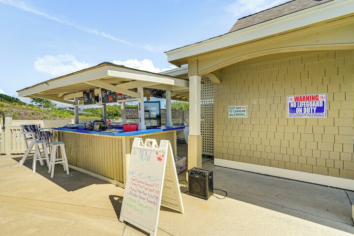 Corolla Vacation Rental w / Pool Walk to Beach!