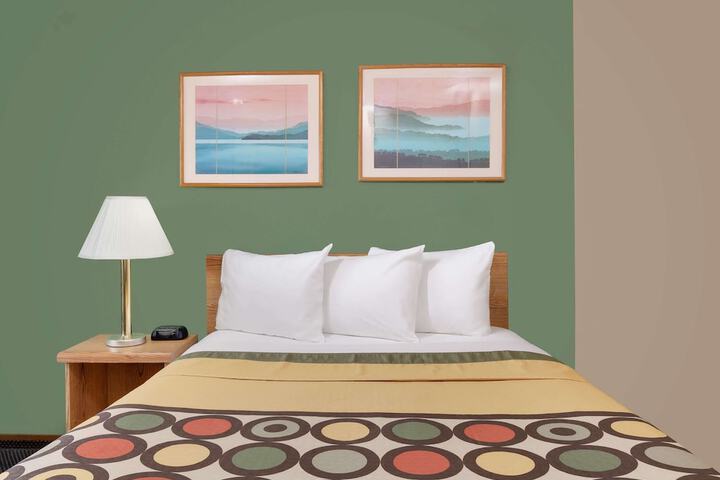 Room 12 of 16