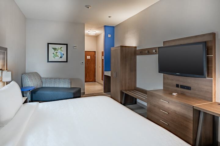 Room 36 of 64