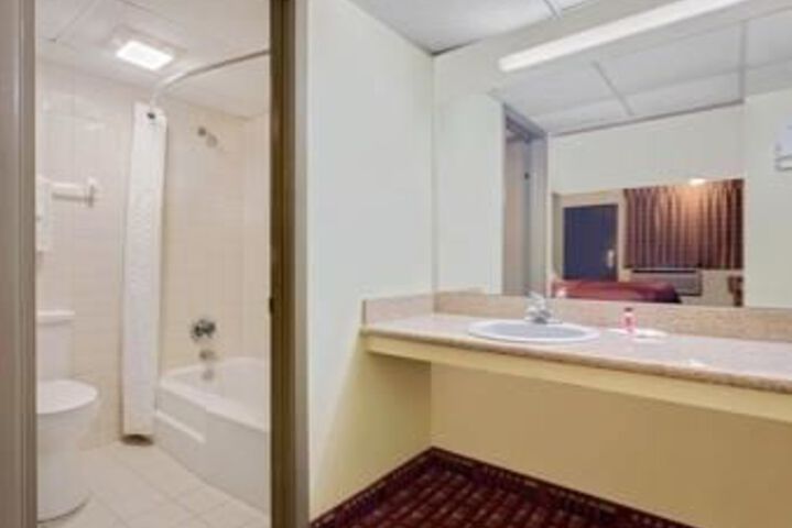 DAYS INN WILLIAMSBURG