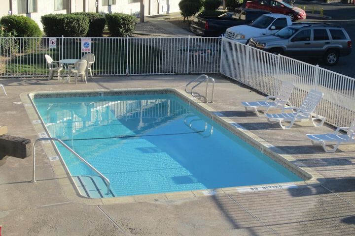 Pool 14 of 28