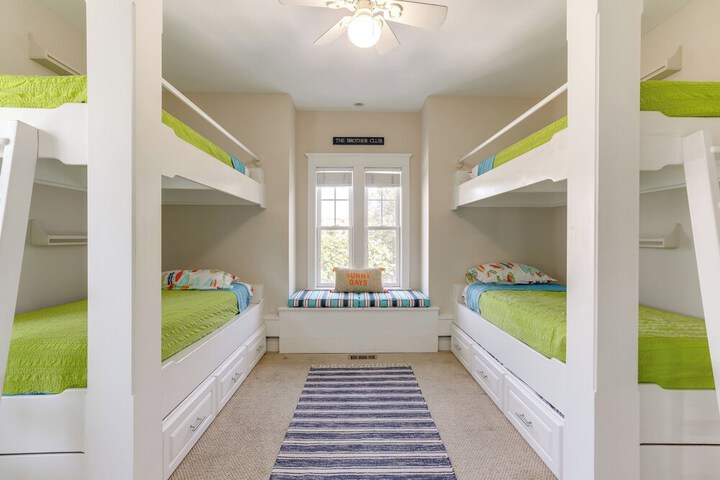 Spacious Avalon Beach House - 2 Blocks to Water!