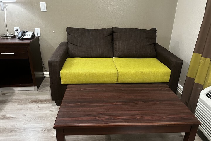 Room 10 of 38
