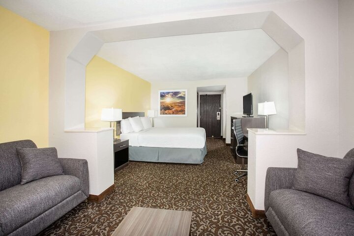 Room 13 of 40