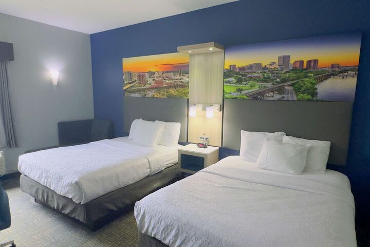 Room 17 of 33