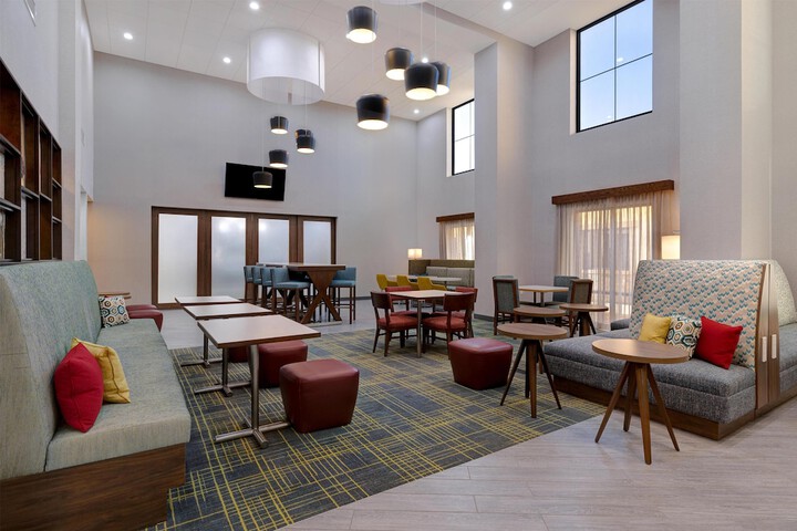 Hampton Inn & Suites Marina